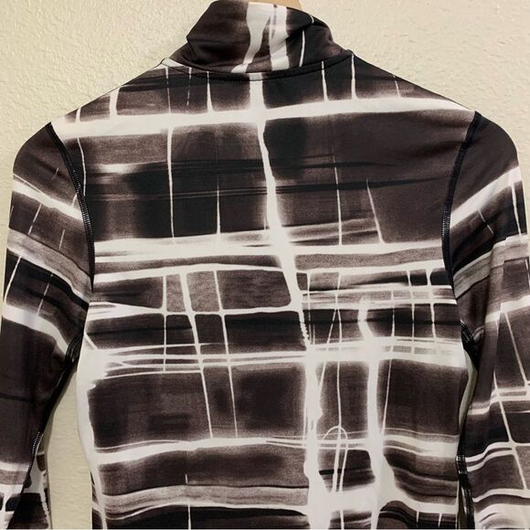 NIKE Pro Half Zip Women’s Medium White Black Thumb Hole. - Picture 5 of 15